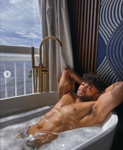 631541970: Chico busca chica en Madrid