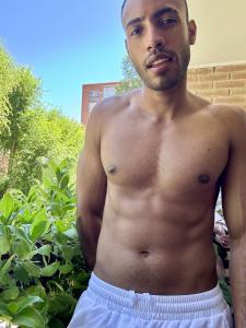 647888215: Chico busca chica en La Coruña