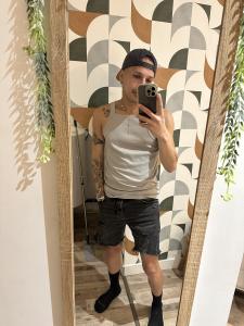 Chico busca chica en Granada: 