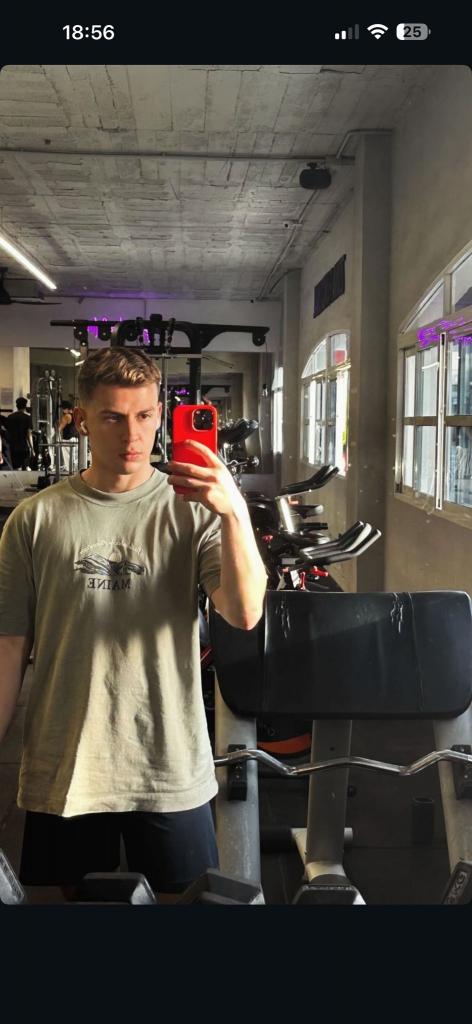 Chico busca chica en Málaga: 