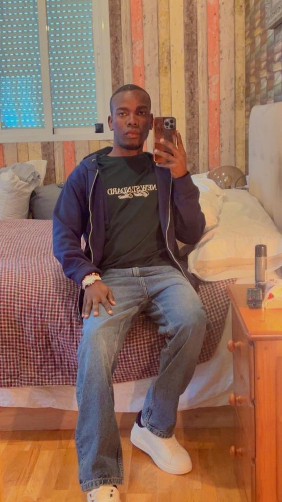 653857791: Chico busca chica en Málaga