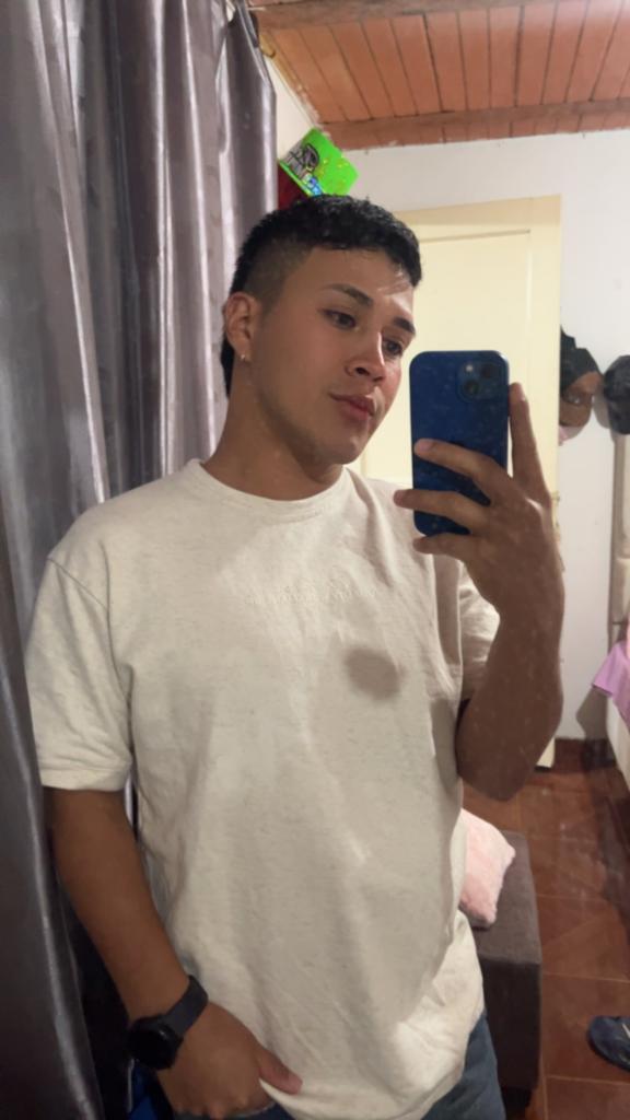 Chico busca chica en Sevilla: 