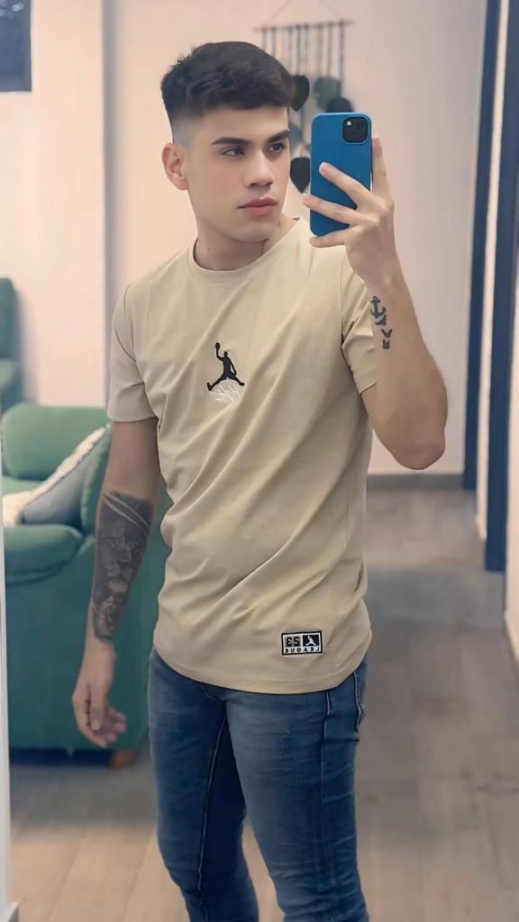 Chico busca chica en Sevilla: 