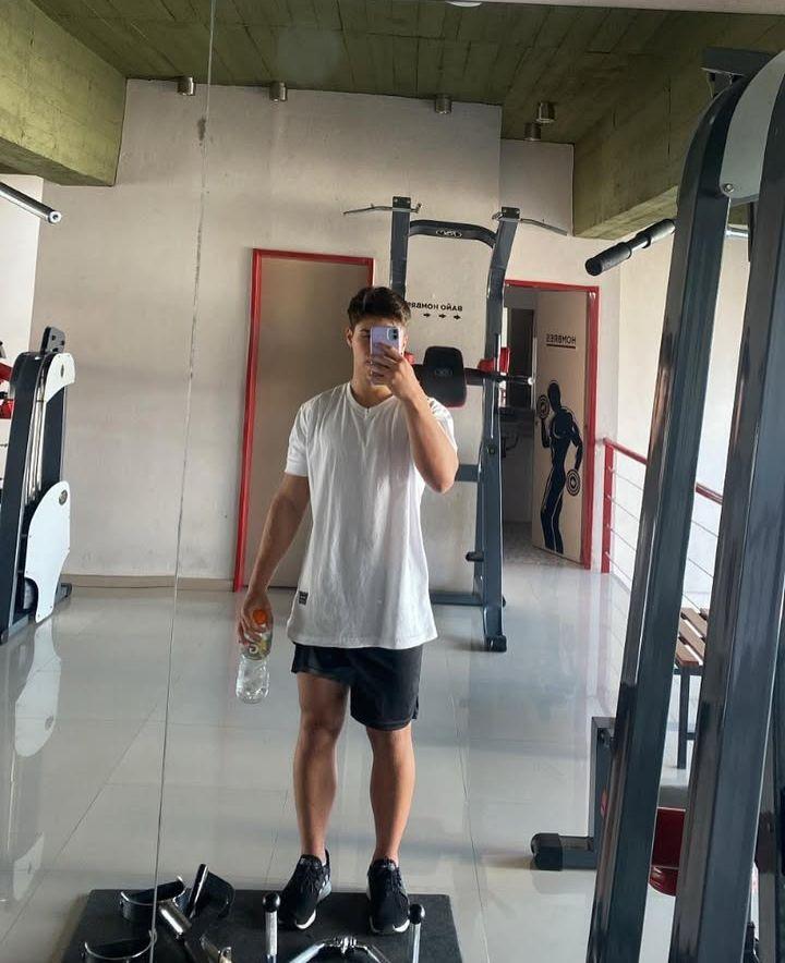 Chico busca chica en Sevilla: 