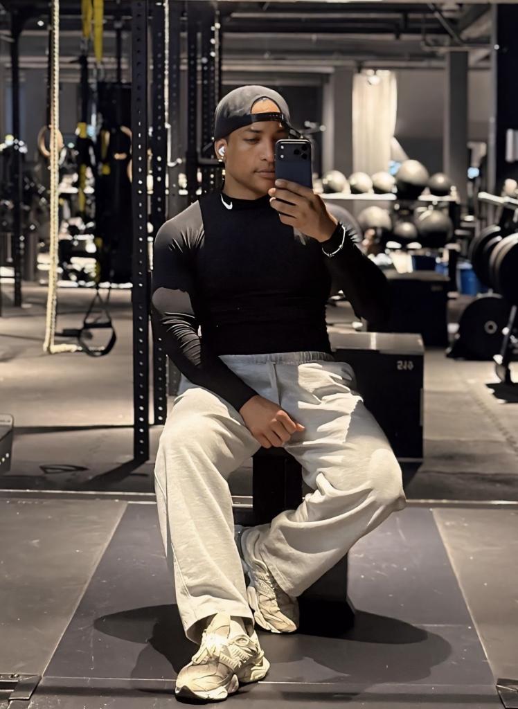 Chico busca chica en Sevilla: 