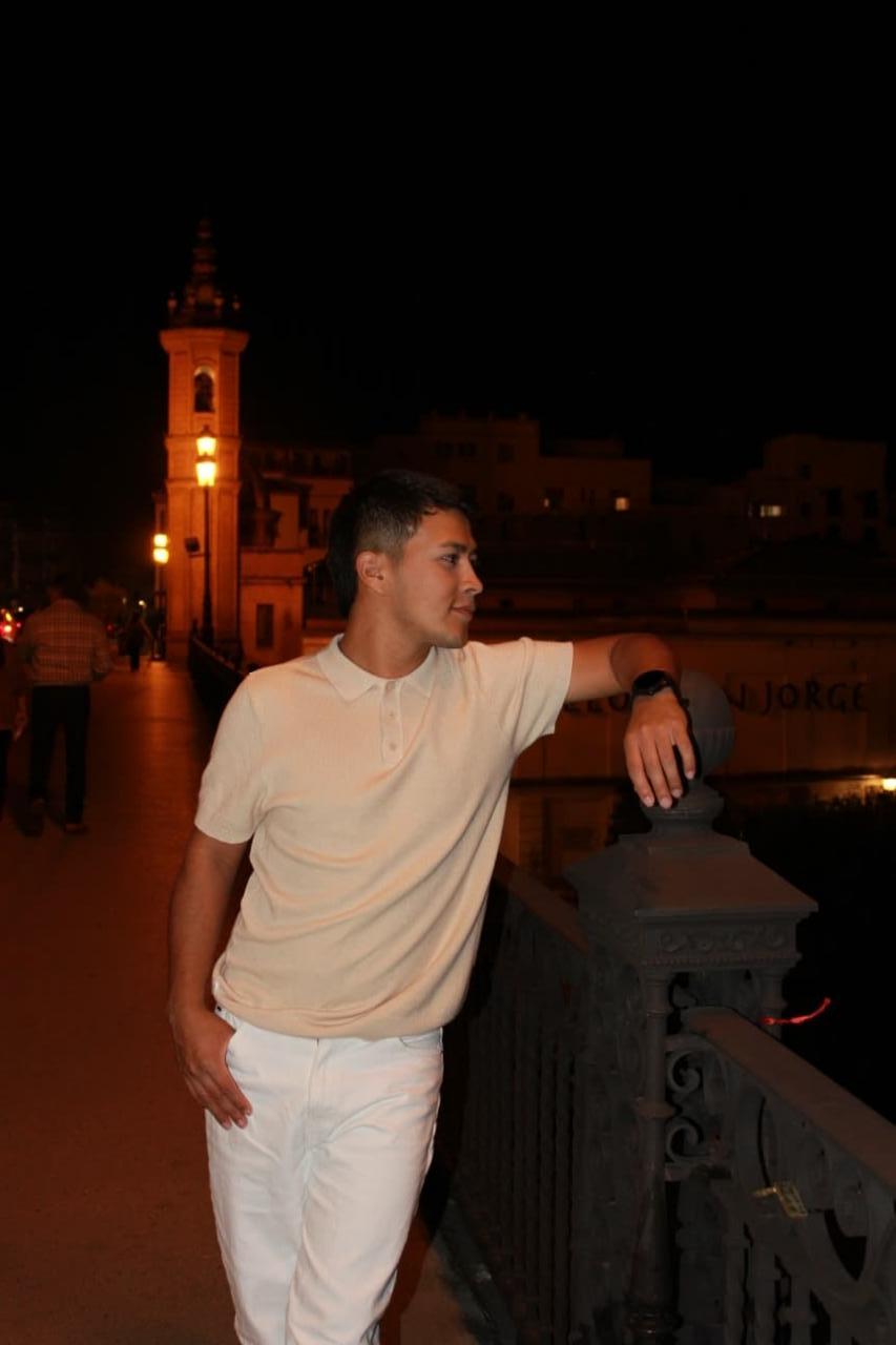 663138189: Chico busca chica en Sevilla