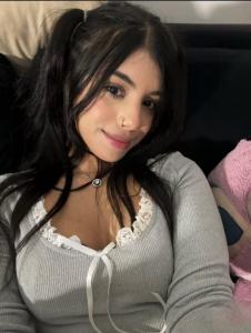 611309977: Chica busca chico en Barcelona