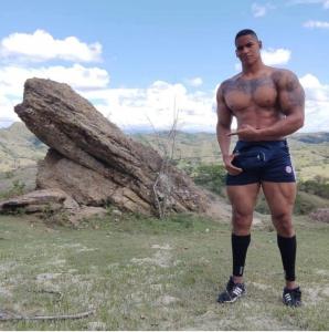 658285591: Chico busca chica en Sevilla