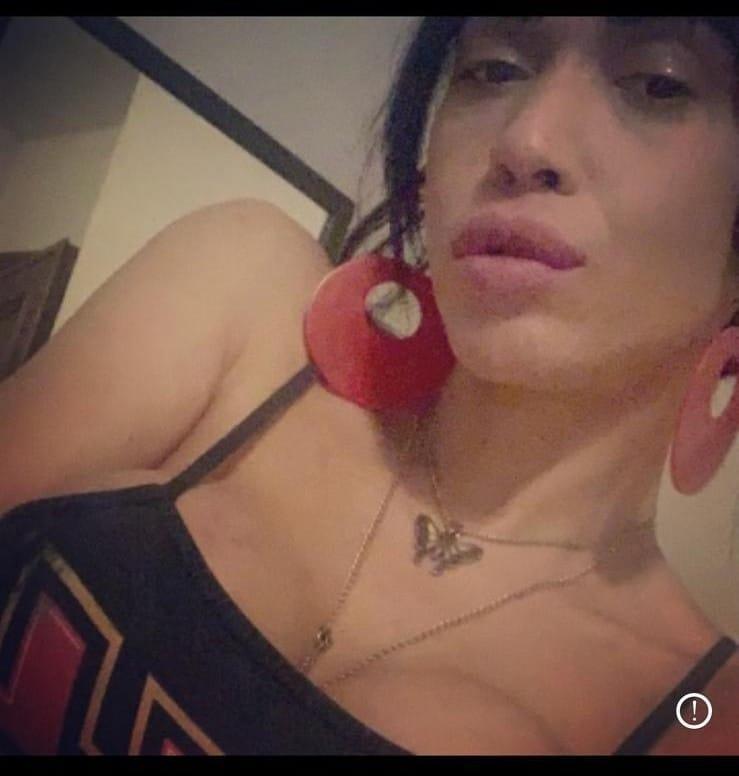 674987090: Transexual en León