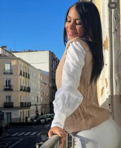 613792147: Chica busca chico en Barcelona