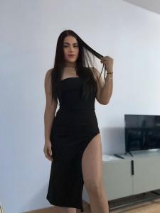 613793336: Chica busca chico en Barcelona