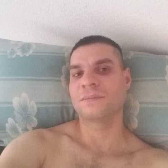 647275930: Chico busca chica en Madrid