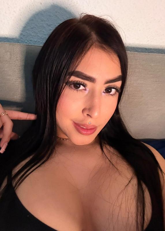 613767689: Chica busca chico en Navarra