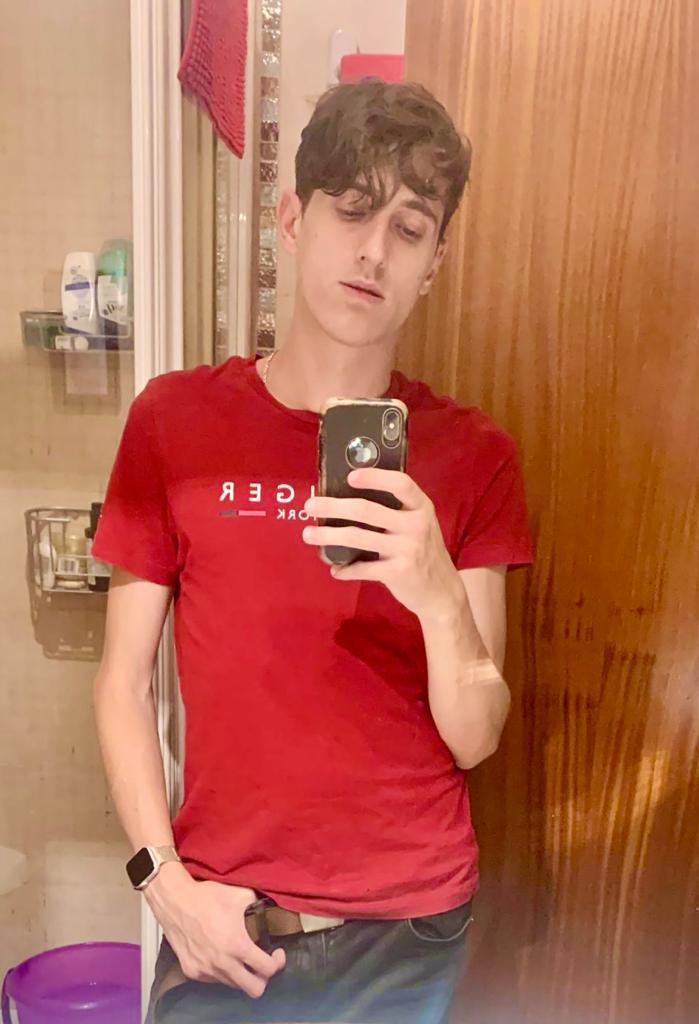 642339869: Chico busca chica en Barcelona