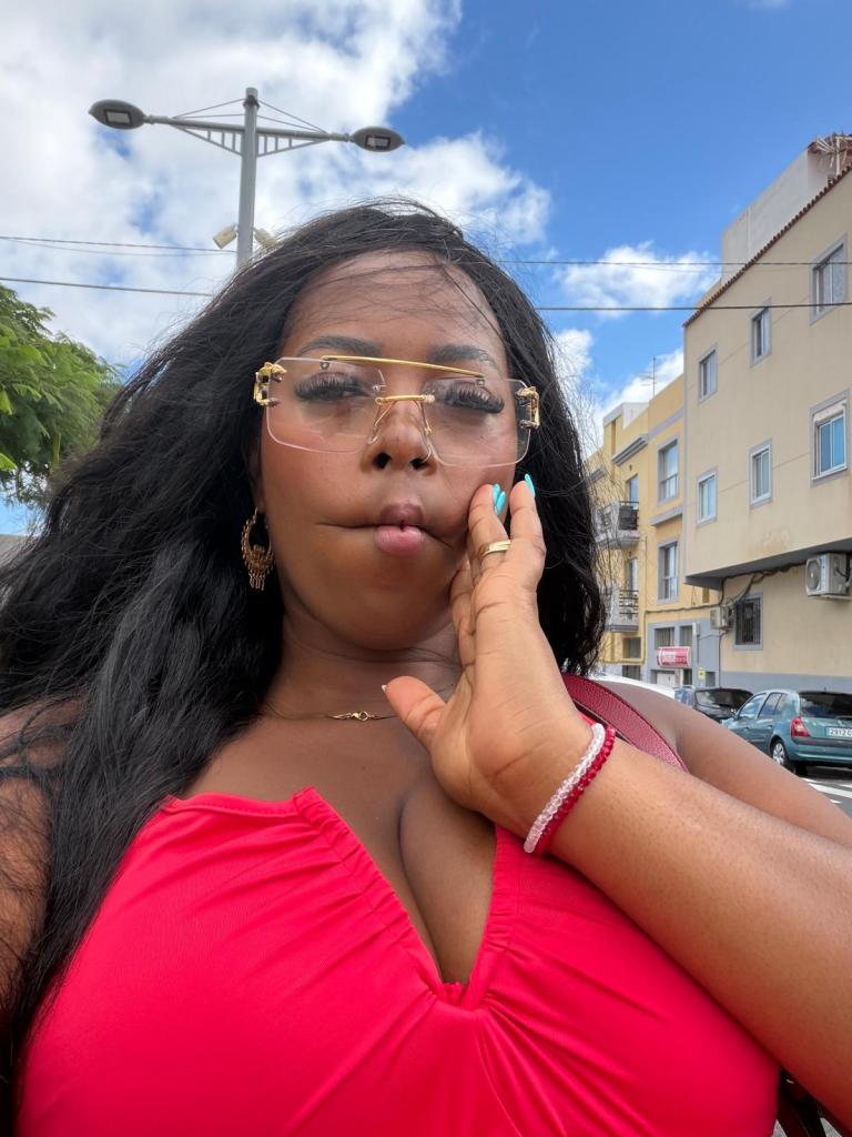 Chica busca chico en Tenerife: 