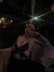 613593503: Chica busca chico en Barcelona