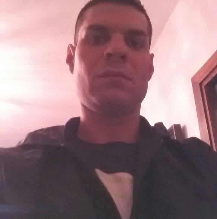 647275930: Chico busca chica en Madrid