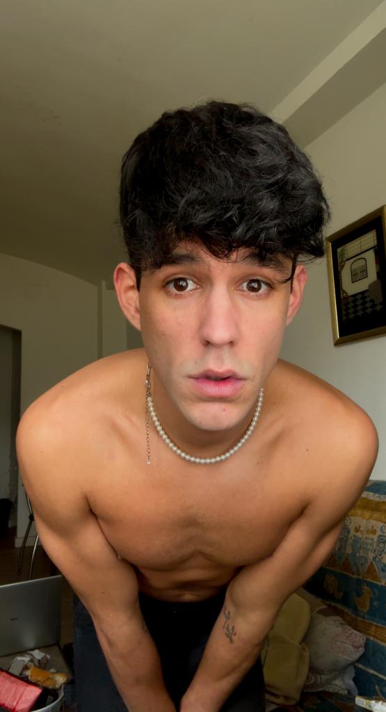 665891530: Chico busca chica en La Coruña