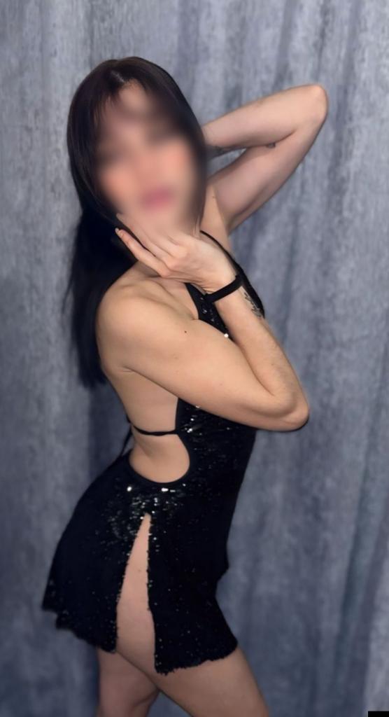 695821266: Chica busca chico en Madrid