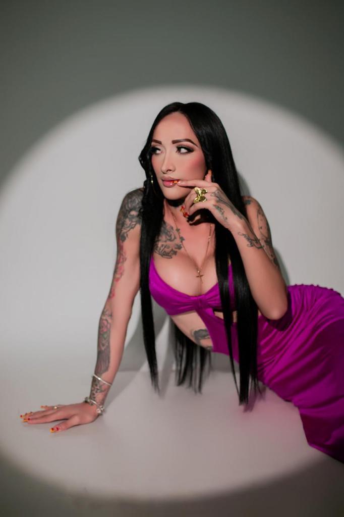 647695495: Transexual en Granada