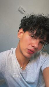 614682863: Chico busca chica en Granada