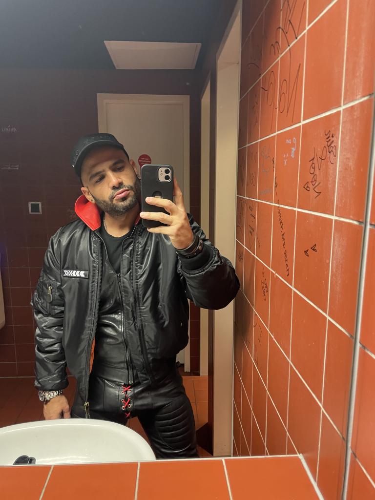 Chico busca chica en Málaga: 