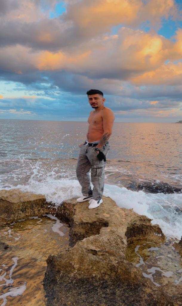 Chico busca chica en Granada: 