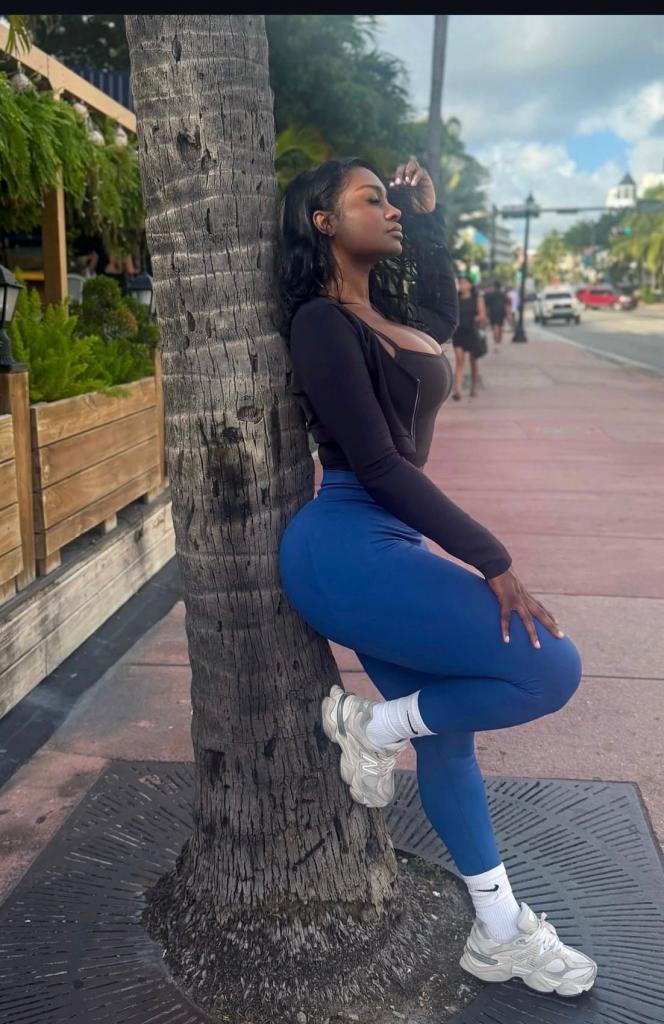 Chica busca chico en Cádiz: 