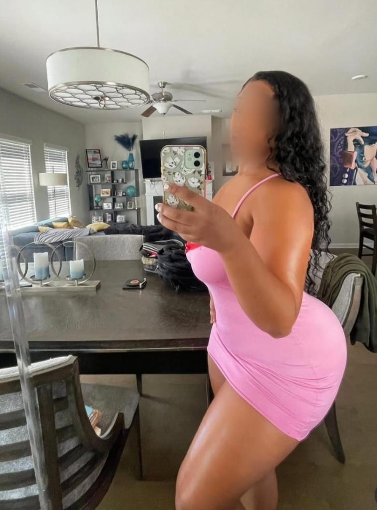 631811539: Chica busca chico en Barcelona