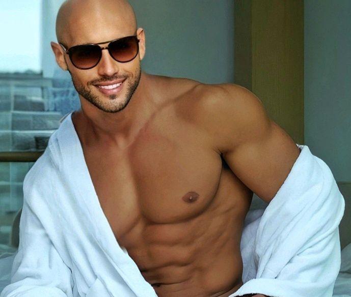 Chico busca chica en Sevilla: 