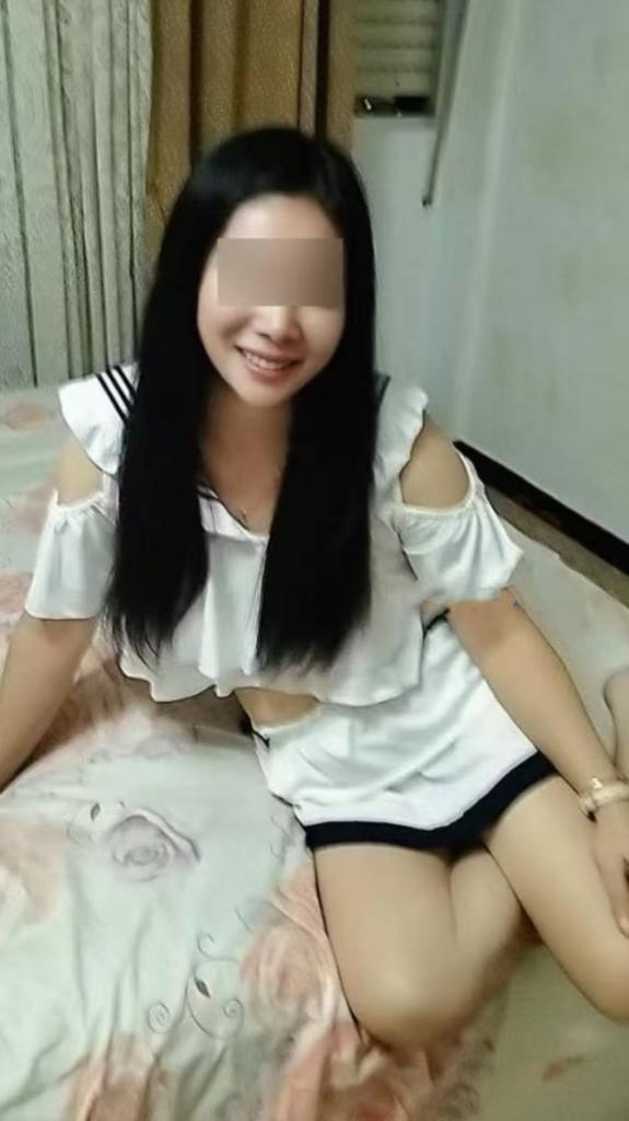 651741110: Chica busca chico en Gerona