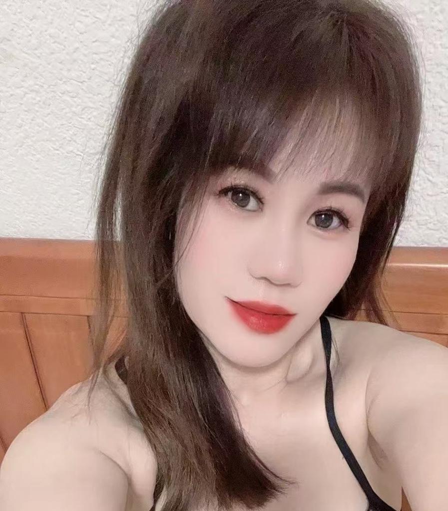 Chica busca chico en Ibiza: 