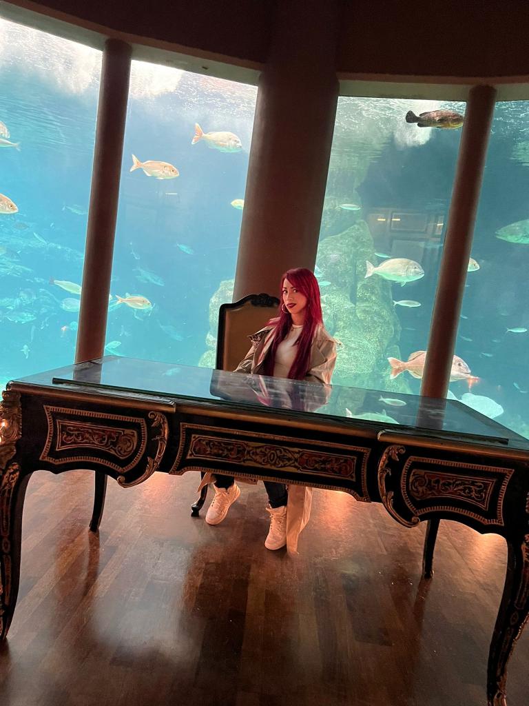 643235130: Transexual en La Coruña