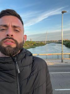 632248137: Chico busca chica en Zaragoza