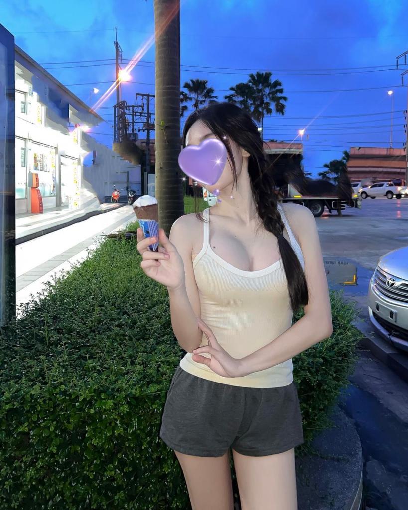 670756779: Chica busca chico en Barcelona