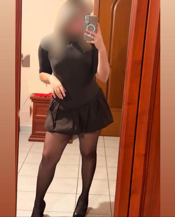 643272294: Chica busca chico en Sevilla