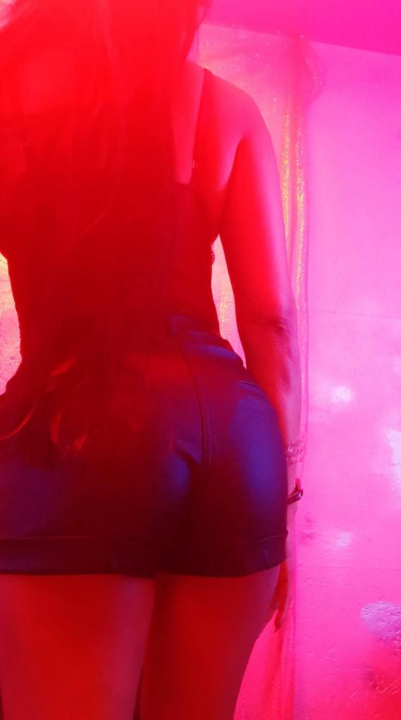 664039809: Chica busca chico en Barcelona