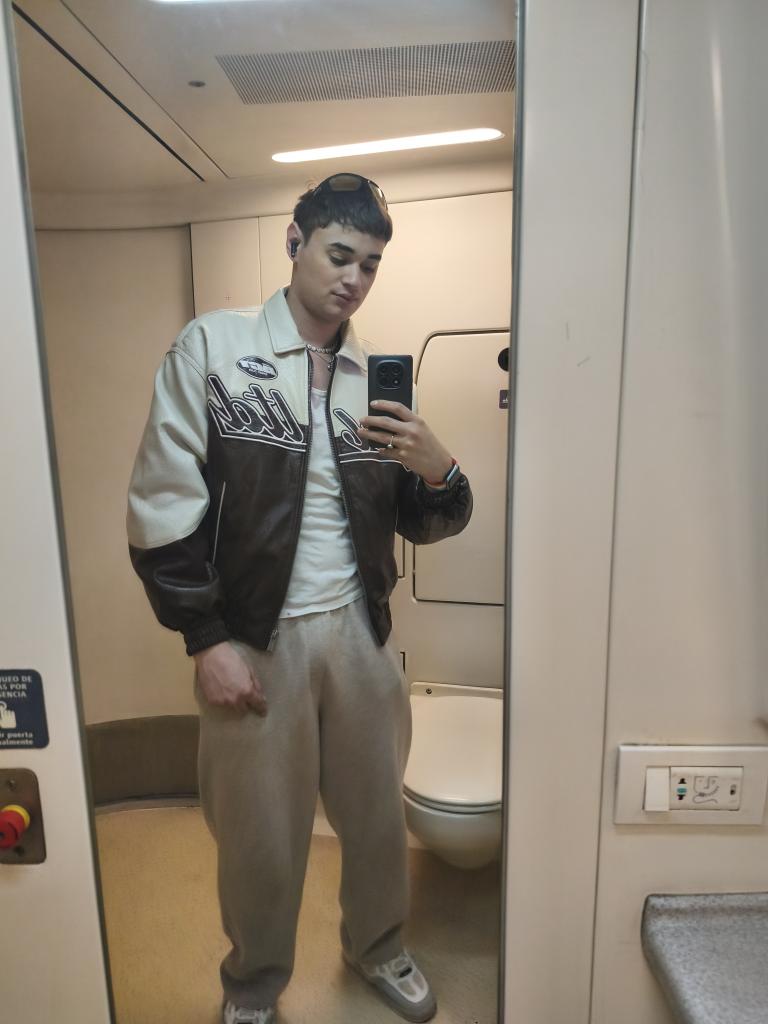 671697039: Chico busca chica en Cádiz