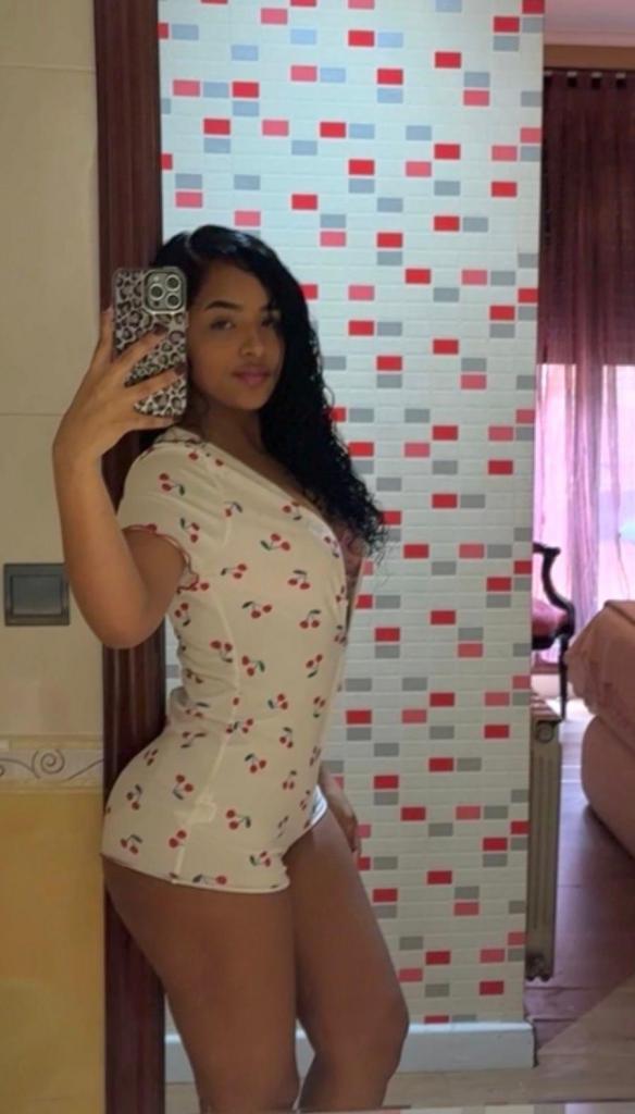 604162349: Chica busca chico en Pontevedra