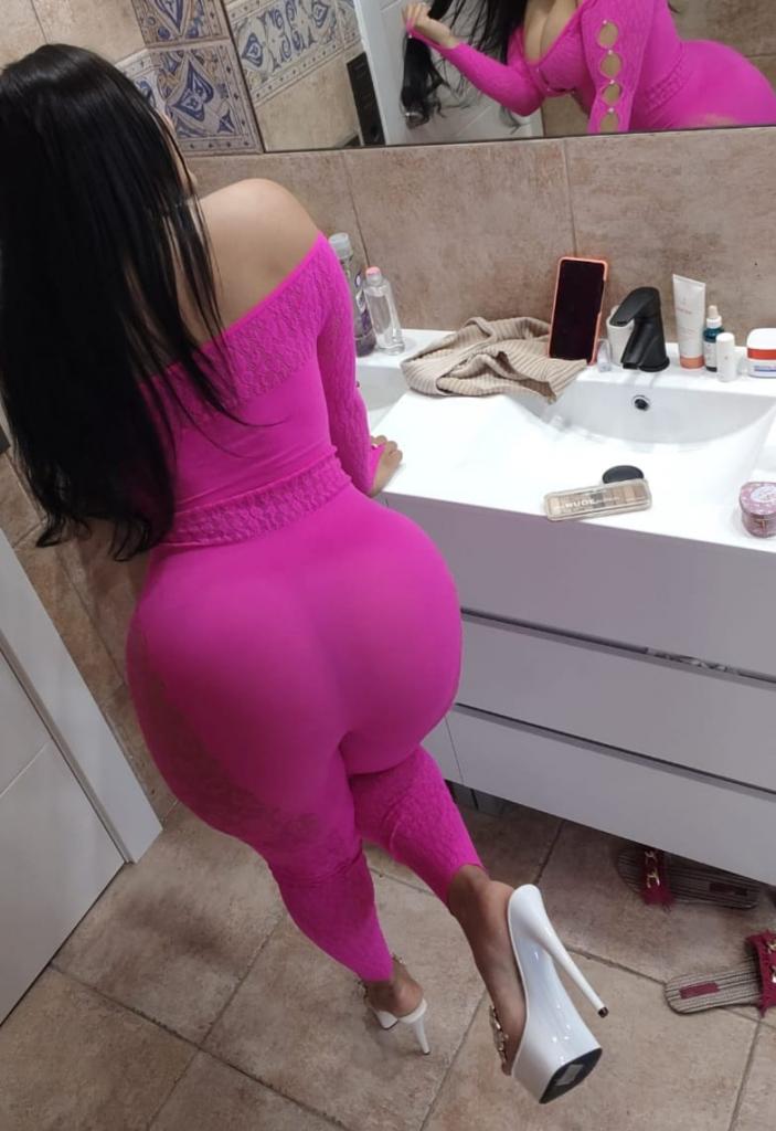 631581883: Chica busca chico en Asturias