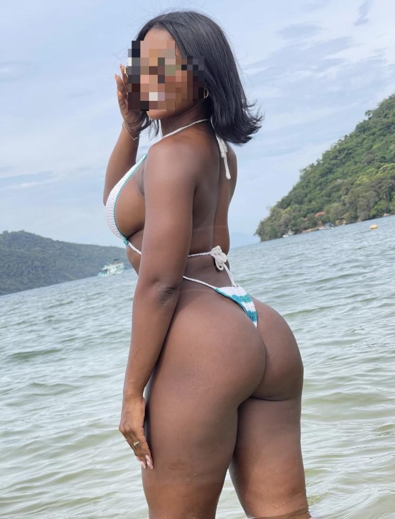 633882439: Chica busca chico en Ibiza