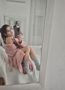 610876029: Chica busca chico en Almería