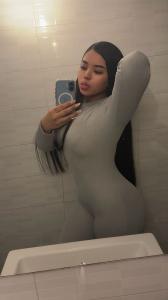 664039809: Chica busca chico en Barcelona