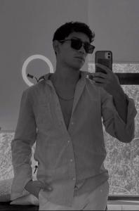 664445171: Chico busca chica en Sevilla