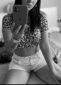 613891250: Chica busca chico en Barcelona