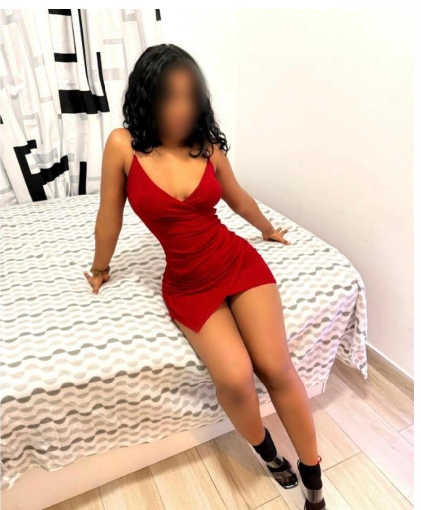 623567235: Chica busca chico en Madrid
