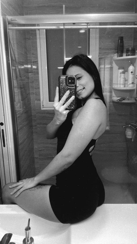 677659046: Chica busca chico en La Coruña