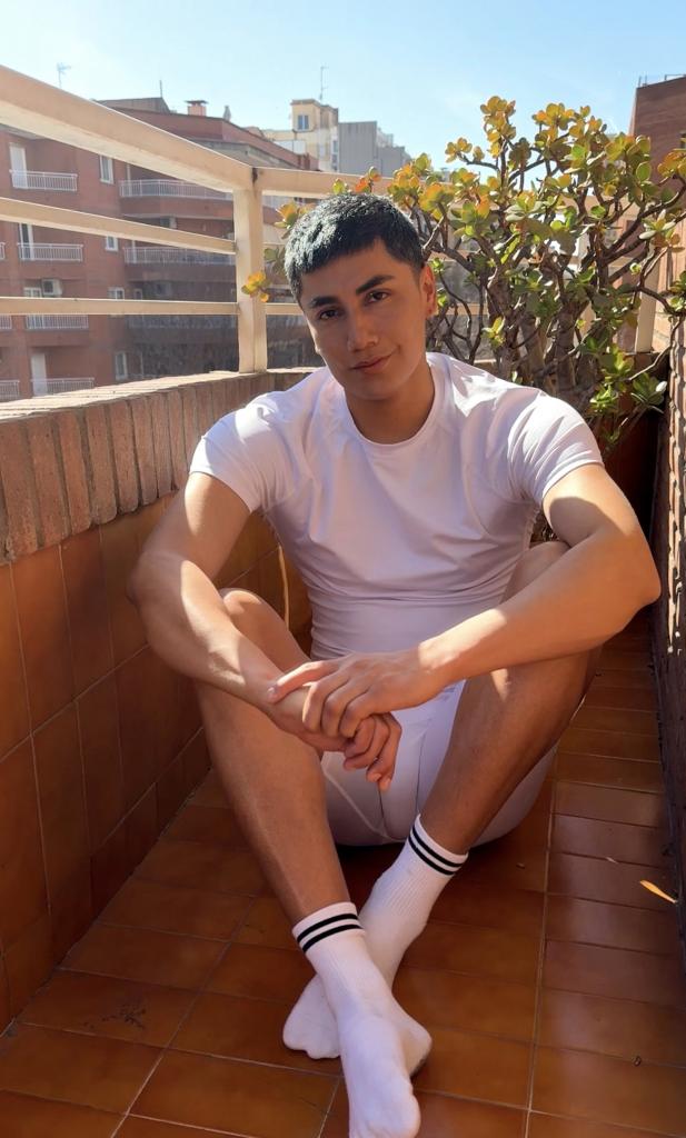 664014126: Chico busca chica en Barcelona