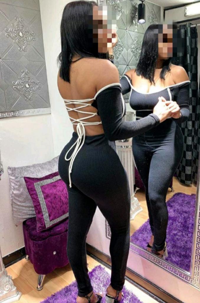 677240475: Chica busca chico en Orense