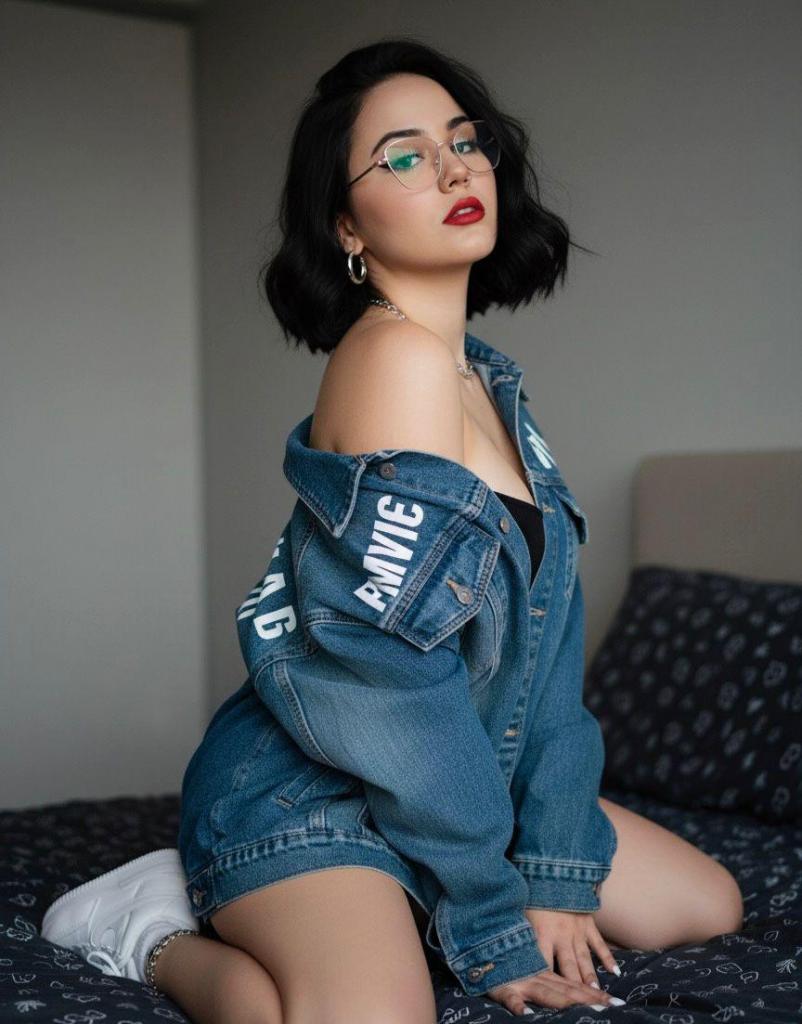 670738176: Chica busca chico en Madrid